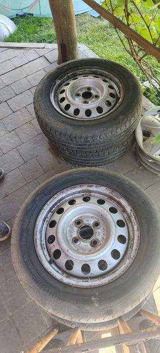 Opony i kołpaki do Toyoty Yaris 1 półka i  dywaniki