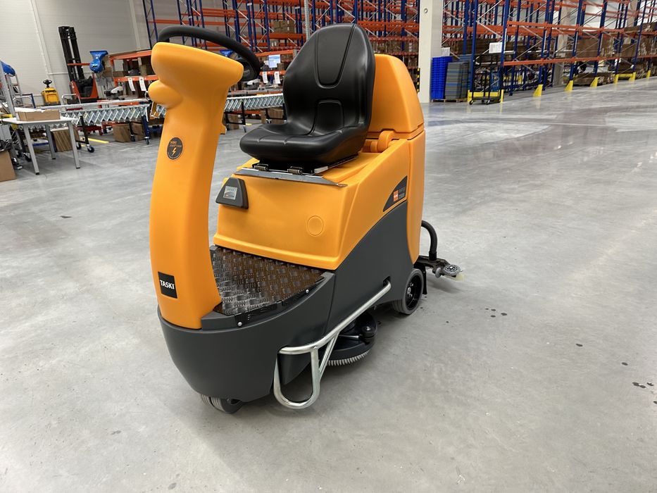 Maszyna sprzątająca TASKI swingo 2500 – wynajem | hale, magazyny