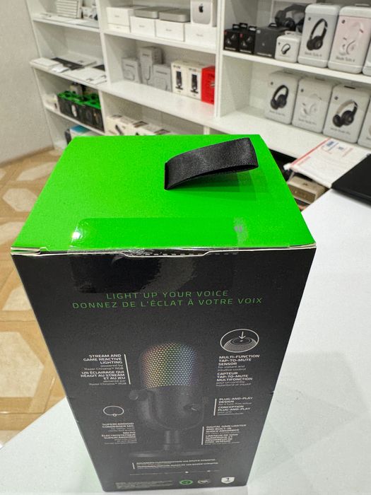 Мікрофон студійний Razer Seiren V3 Chroma Black RZ19-05060100-R3M1