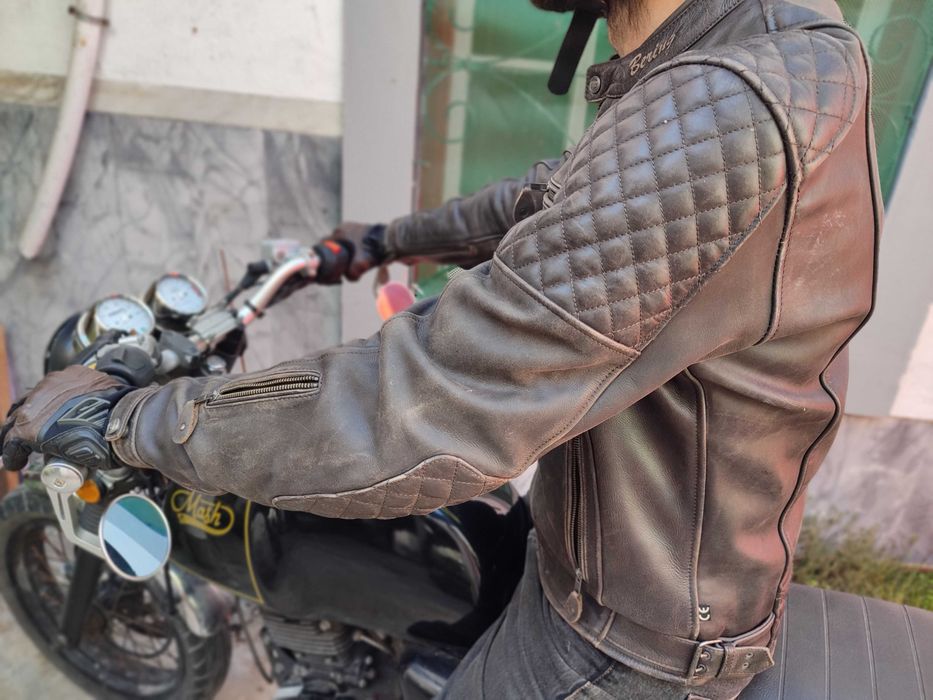 Mash black seven (1600 EUR) + rider kit (370)