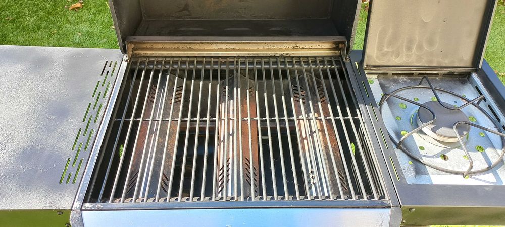 Churrasqueira a gás com 3 queimadores + 1