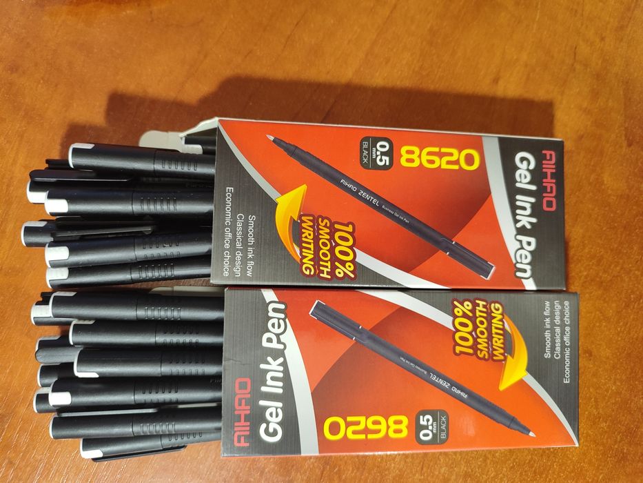 Віддам може комусь потрібні ручки БЕЗ СТЕРЖНІВ ПУСТІ ..