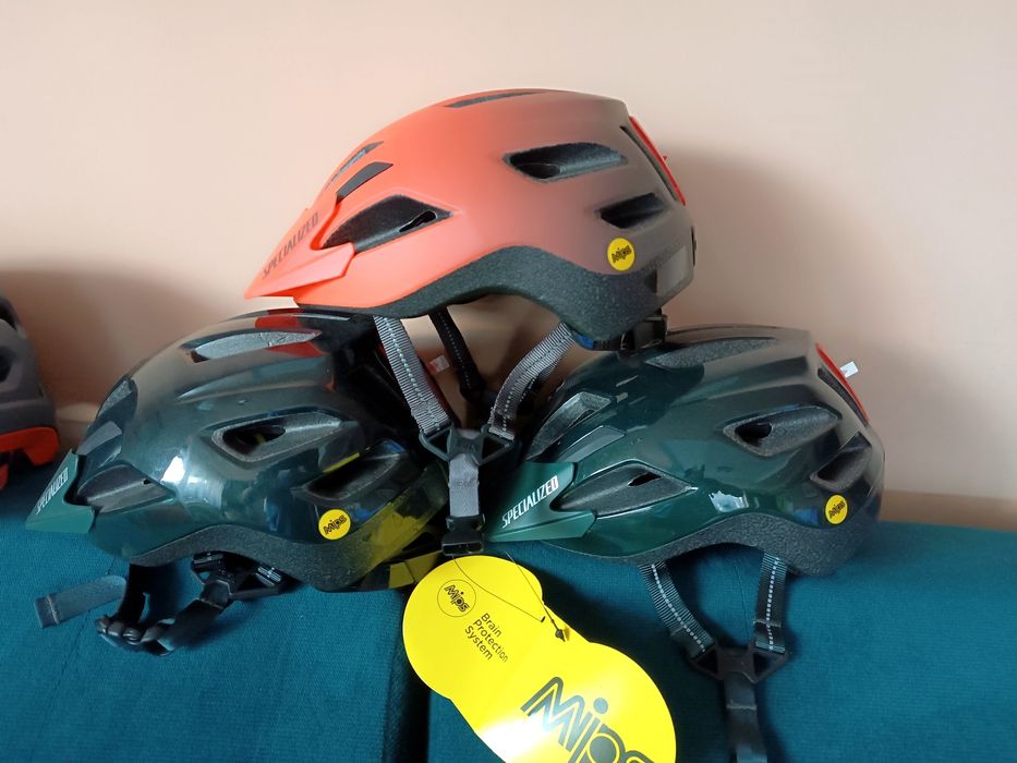 Nowy kask Specialized Shuffle MIPS z LED.