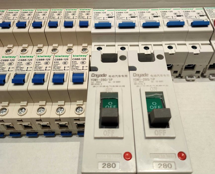 DC автомат постійного струму.