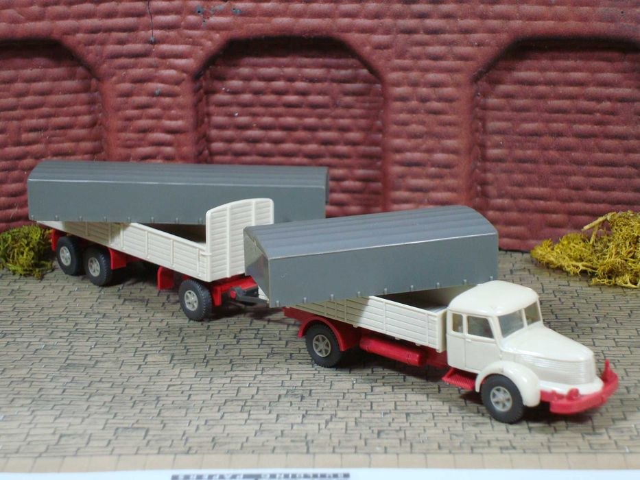 Wiking 480 - Krupp Titan / Camião Plataforma com Reboque / Usado