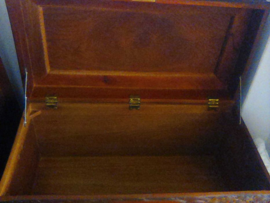 Arca/Baú Madeira Maciça Canfora Esculpida=> Tratada Encerada (Entrega)