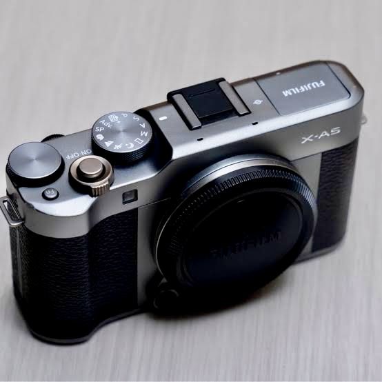 Fujifilm X-A5 Como Nova + Objetiva XC 15-45mm + Caixa Original