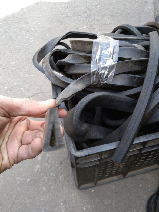 уплотнитель крышки люка на бензовозы, цистерны и др. Маслобензостойкий