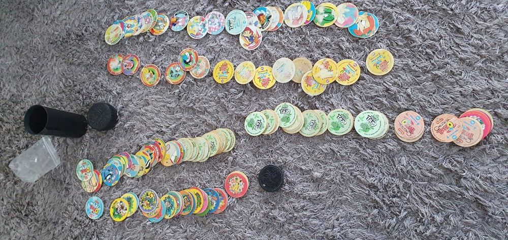 Coleção de tazos incompleta
