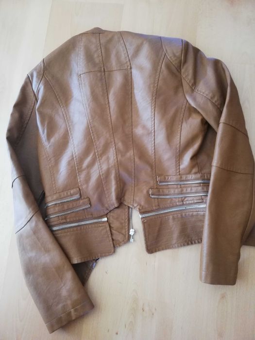 Casaco de cabedal de senhora