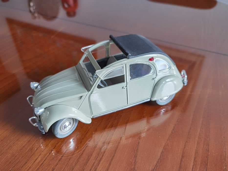 Citroen 2 CV 1966 Miniatura 1:17 da Sólido.