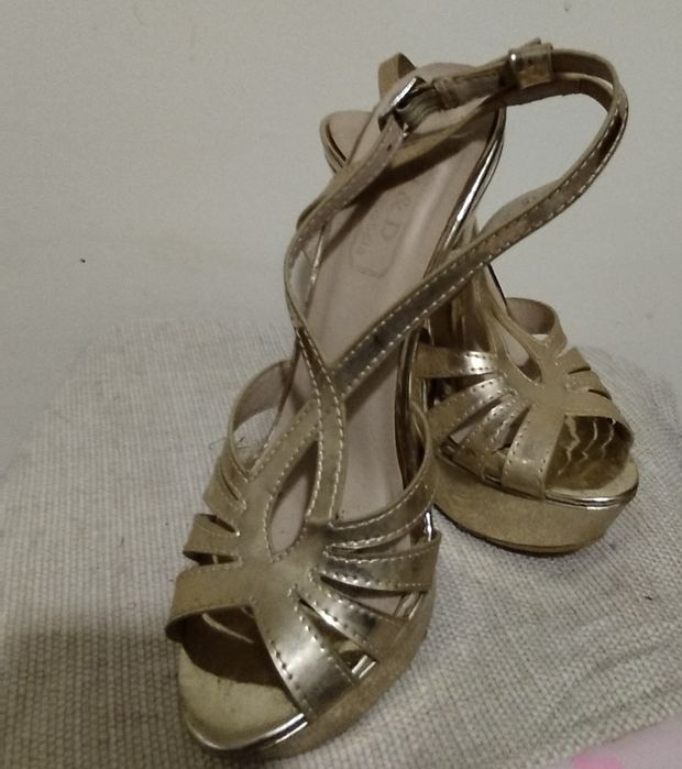 Sapatos praticamente novos tamanho 36