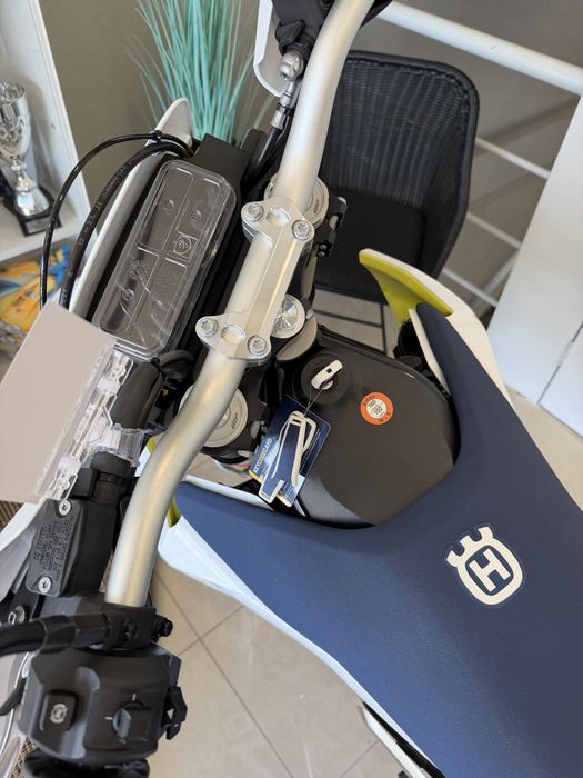 Husqvarna 701 zero km - para entrega imediata