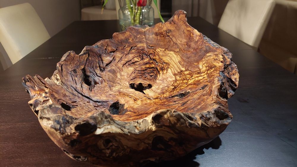 Fruteira em raiz de Oliveira