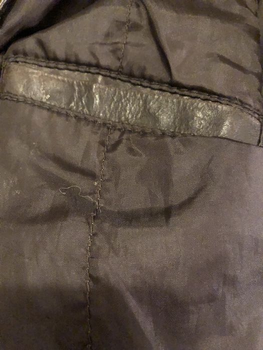 Blusão curto, fecho inteiro, com bolsos, usado