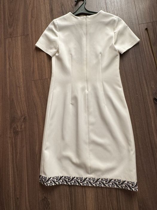 Бежеве вишите плаття айворі