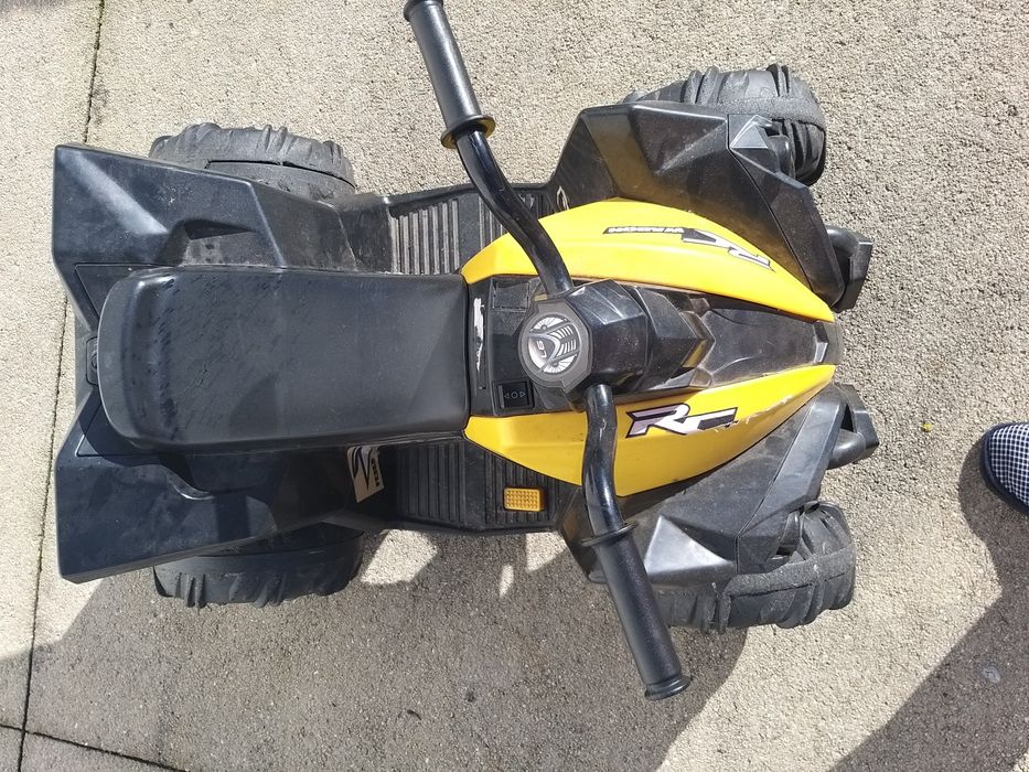 Moto 4 a bateria  de criança