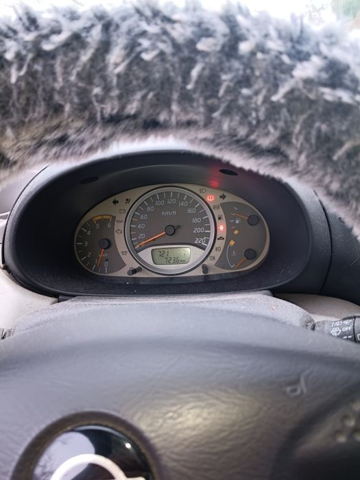 Nissan Almera Tino