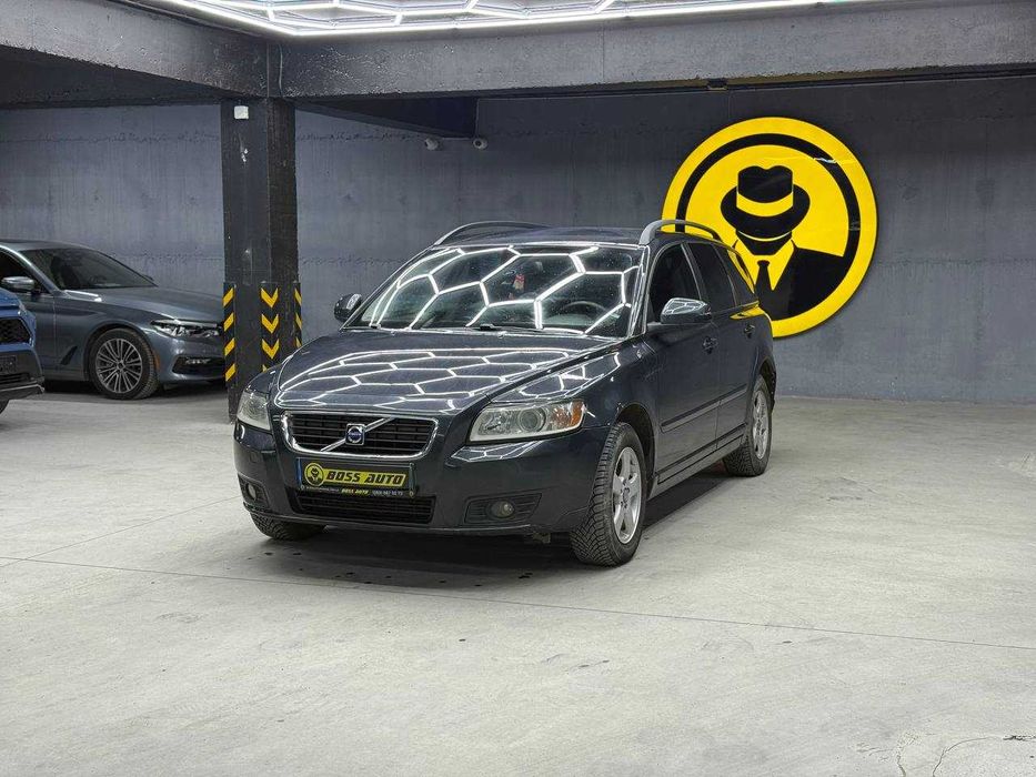 Volvo V50   2010