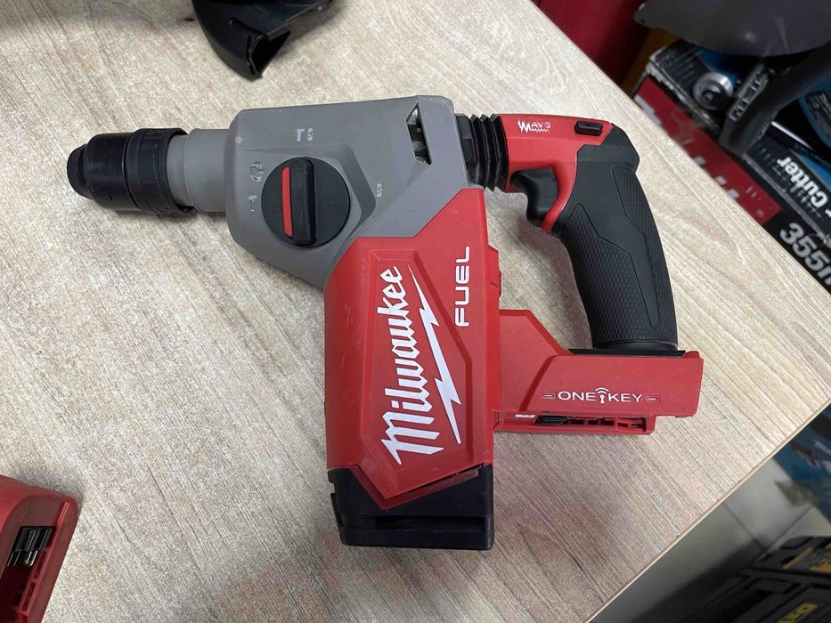 Milwaukee M18 FHX / Акумуляторний перфоратор SDS-Plus (FUEL / FIXTEC) Мілвокі