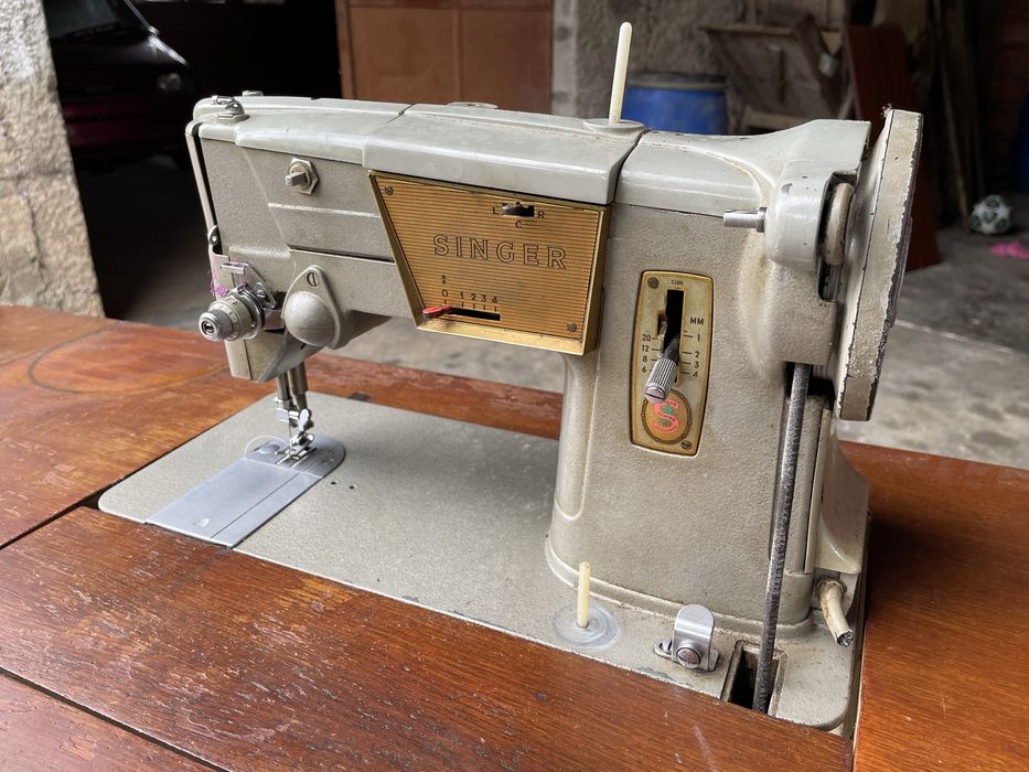 Máquina de Costura Singer