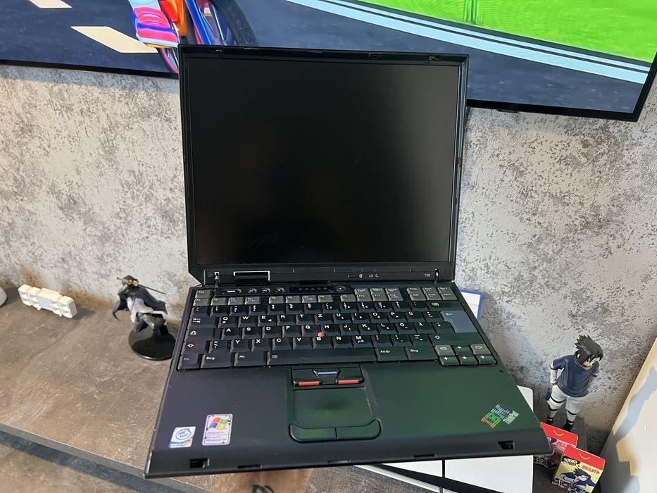 IBM ThinkPad T30 / Pentium 4-M 1.6 GHz / Windows XP / 30GB / RAM 512 MB