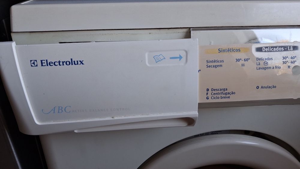 Oportunidade Máquina ELECTROLUX . 2 em 1 -Lavar e secar roupa  1000 rotações , cuba 100% inox