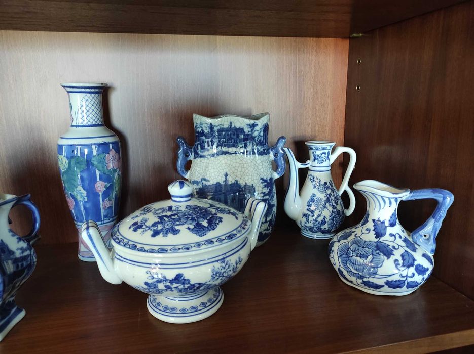 Louça decorativa azul e branca
