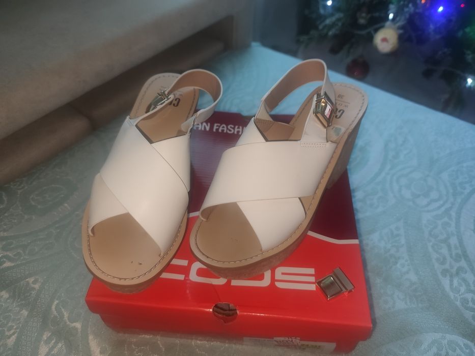 Sandálias CODE mulher