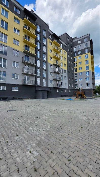 Велика двокімнатна новобудова, поверх 8/10, площа 75 метрів