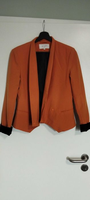 Marynarka w kolorze musztardowym