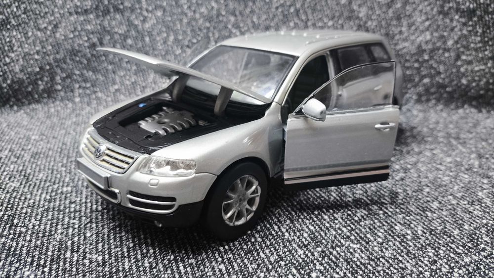 Модель Volkswagen Touareg масштаб 1:24 Welly