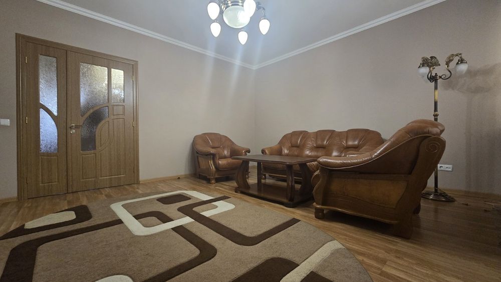 Продаж велика квартира в самому центрі