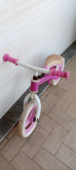 BICICLETA 16 com Pedais. Para Equilíbrio  Com 3 Fotos