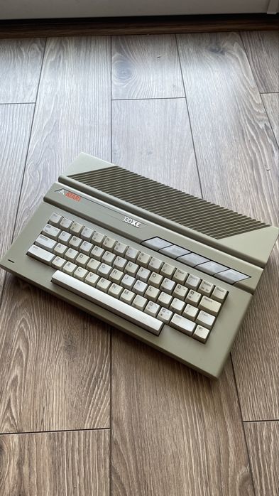 Retro komputer Atari 130 XE