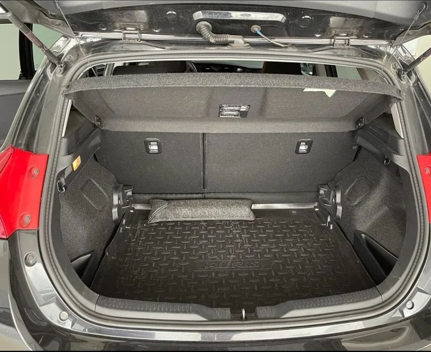Toyota Auris  1.4 D4D (Pack Sport+ Navi)