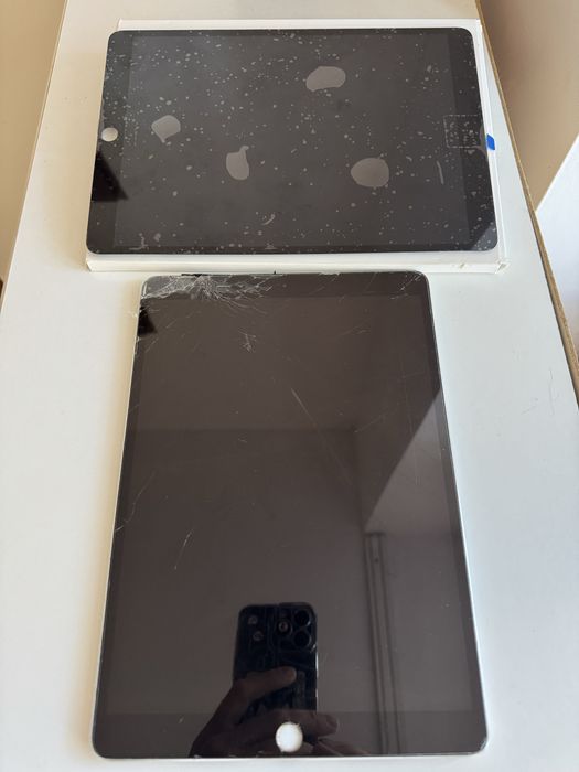 Zestaw części / Uszkodzone iPady: 2x iPad (A1584, A1709) + ekrany + bateria