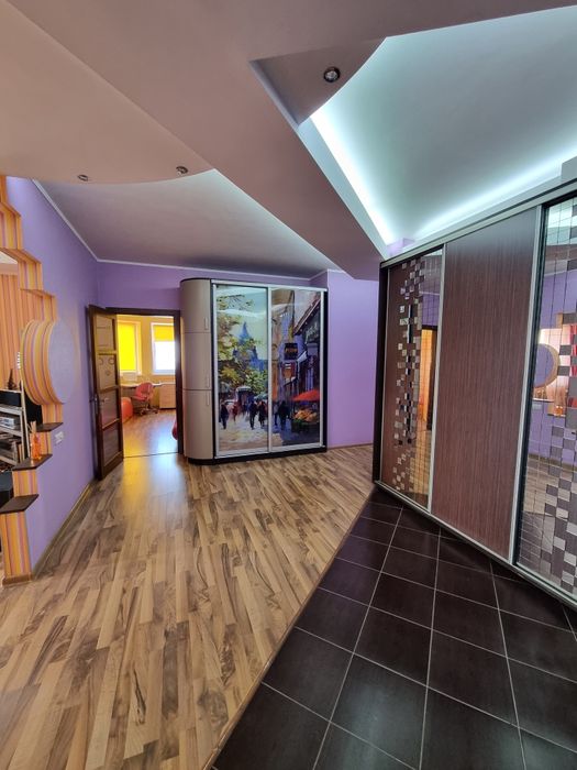 3комн квартира, Ахматовой 13, видовая, с мебелью