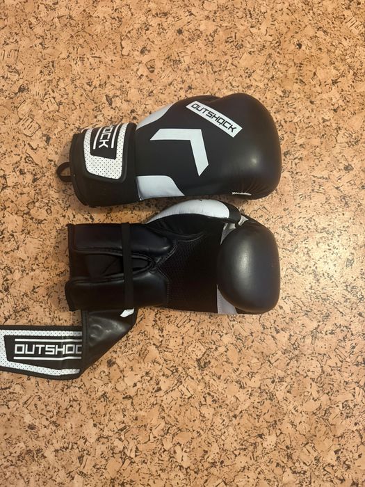 Saco de Boxe Suspenso Outshock 14kg + Luvas + fitas para a mão