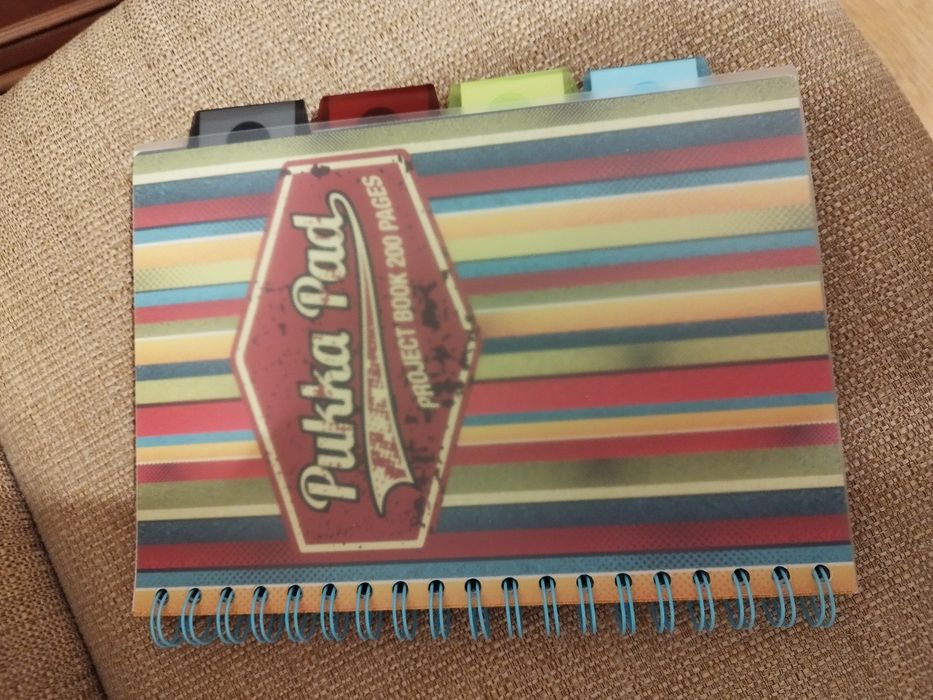 Zeszyt, segregator, naklejki