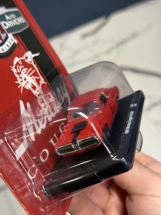 M2 Machines 1968 Mercury Cougar R-Code czerwony 1:64 HW 428 Cobra Jet
