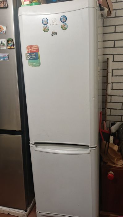 Холодильник Indesit