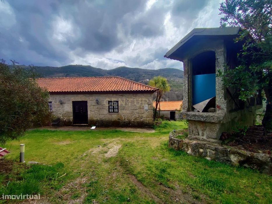 Quinta com ancestral moradia para habitação particular ou turismo de h