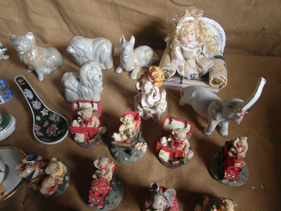 45 Bonecos de louça e estanho