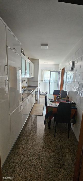 T2 com terraço, garagem e arrumos