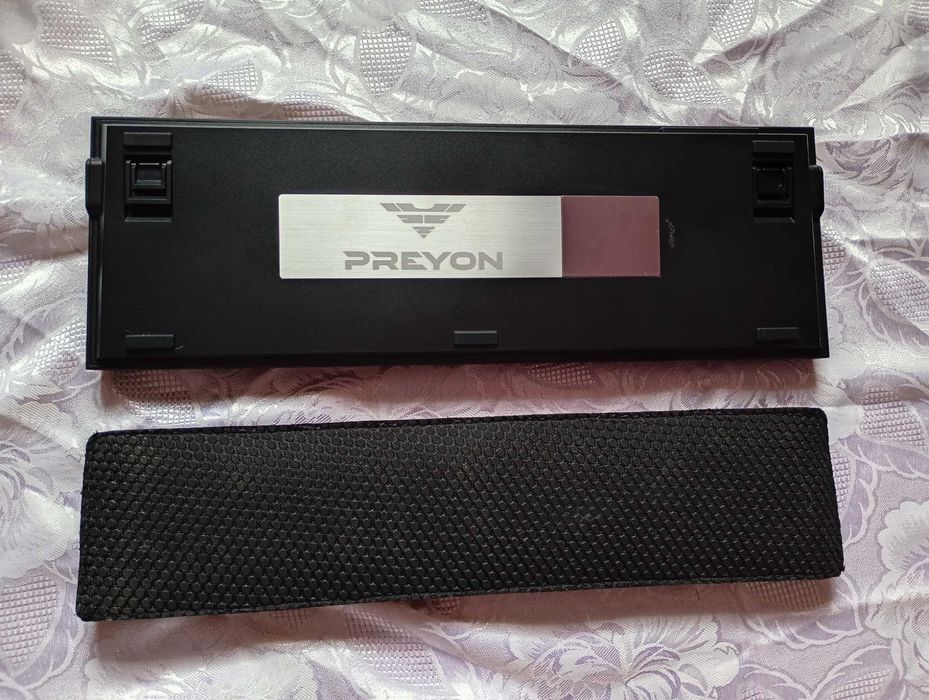 PREYON SILENT CLAW RED + Podkładka pod nadgarstki GW. 2028-03-09