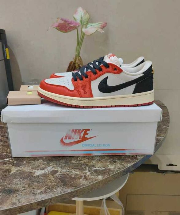 Jordan1RetroLowOGTrophyRoomRookieCardAway r.41