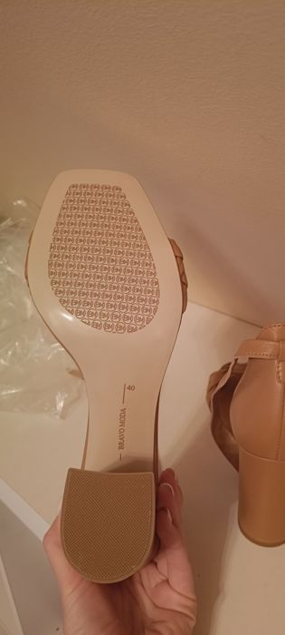 Sandały skórzane nowe