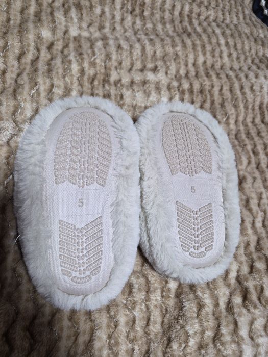 Плюшеві тапочки Next "Зайчики", р. 5 UK (21.5 EUR). Стан нових.