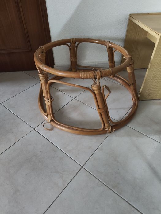 Poltrona papasan em rattan com almofada azul